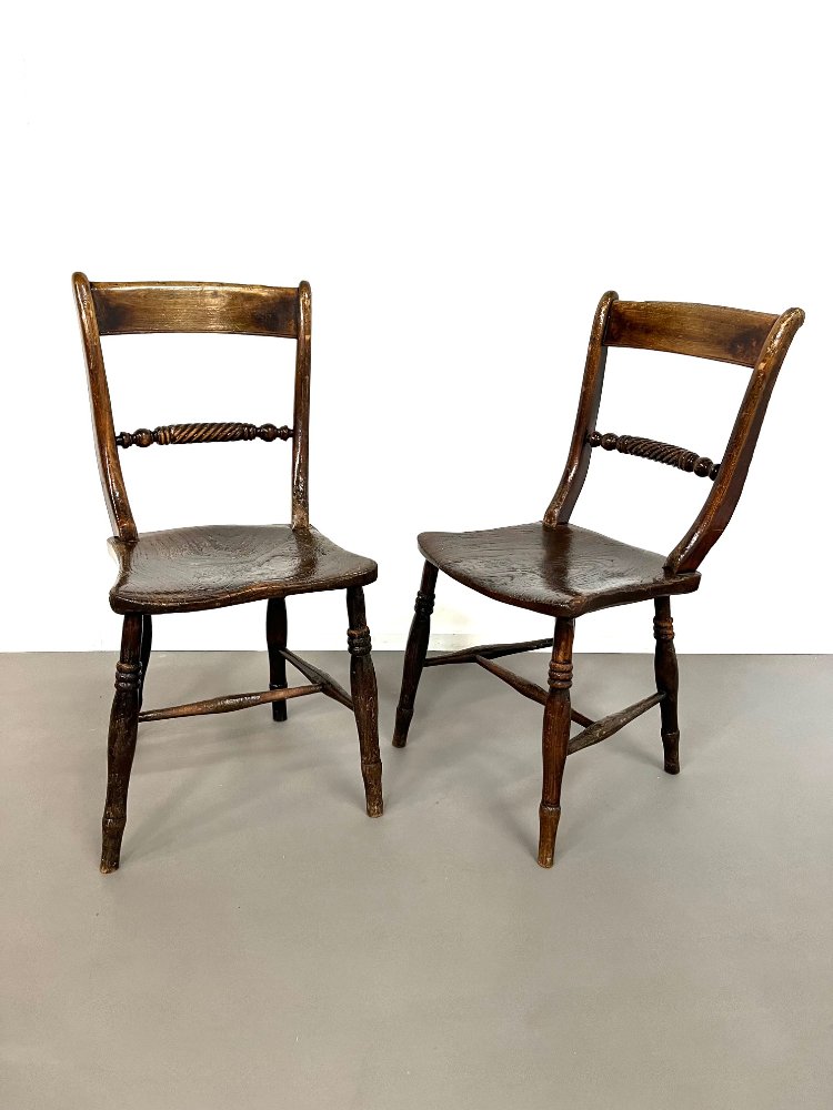 Antique tiger oak scroll back Windsor chairs United Kingdom 1850s