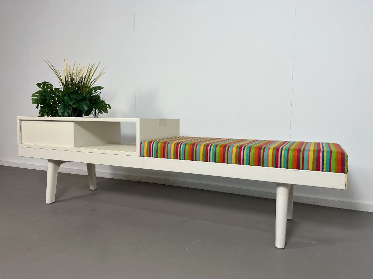 Level 34 bench with planter by Werner Aisslinger for Vitra 2004