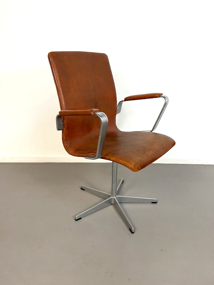 Early Oxford office chair, model 3271, by Arne Jacobsen for Fritz Hansen 1967