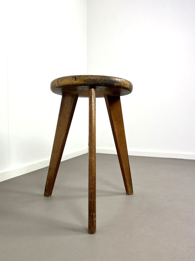 Mid-Century French solid oak tripod stool in the style of Hervé Bayley, 1950s