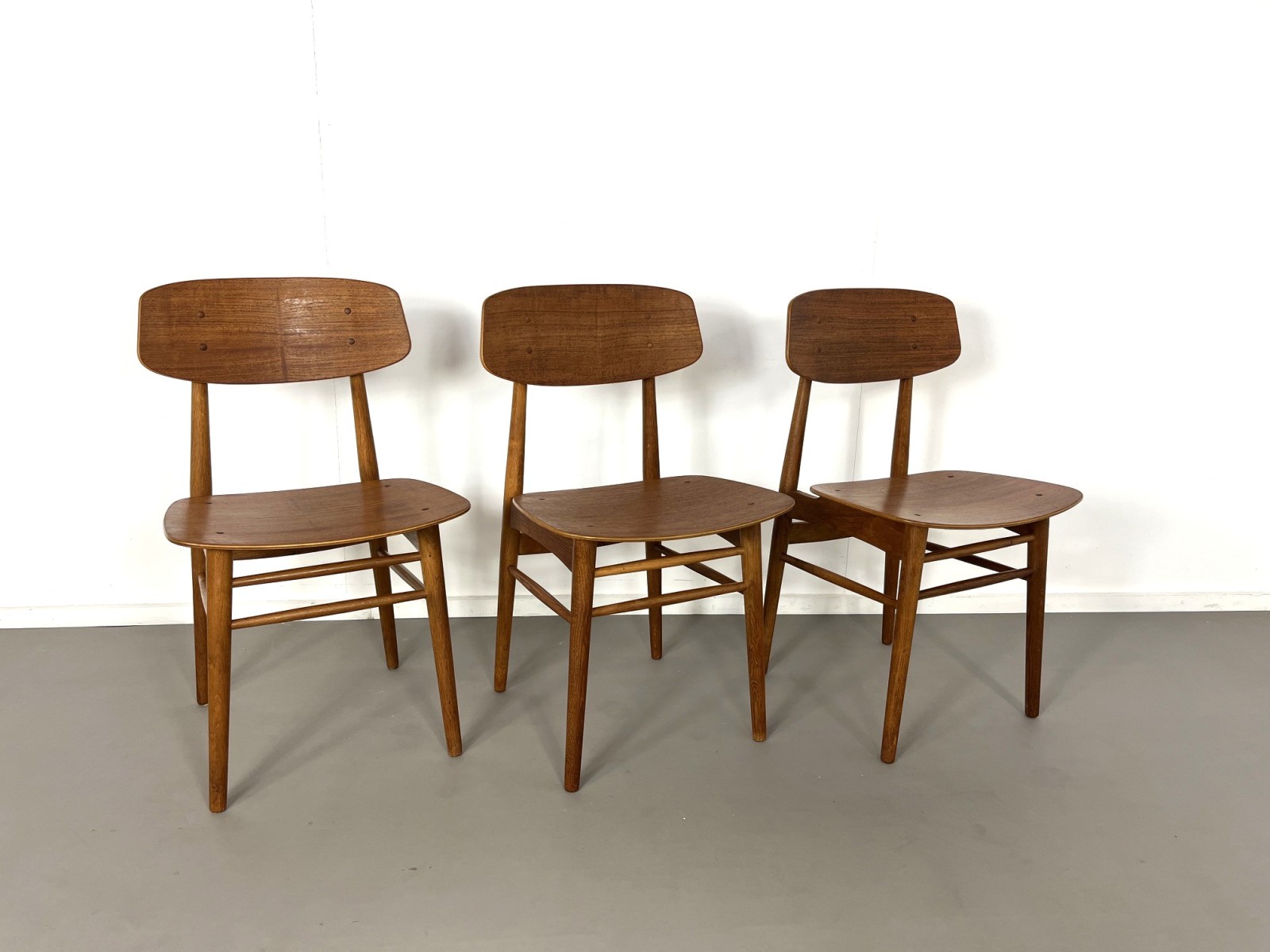 Mid-Century teak and oak dining chairs by Torben Strandgaard for Savvaerk Stolefabrik Denmark, 1950s