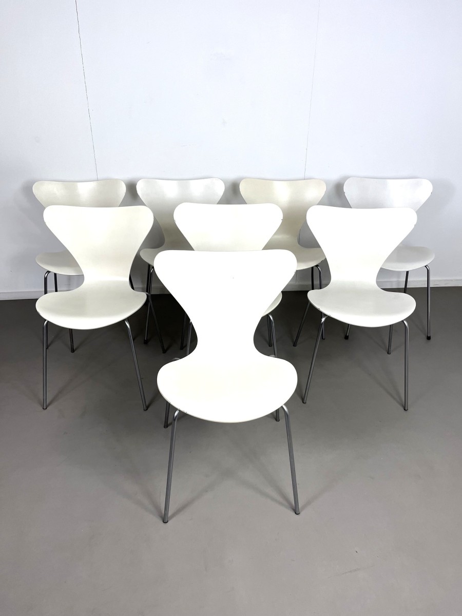 Set of 8 repainted butterfly chairs by Arne Jacobsen for Fritz Hansen, Denmark 1969